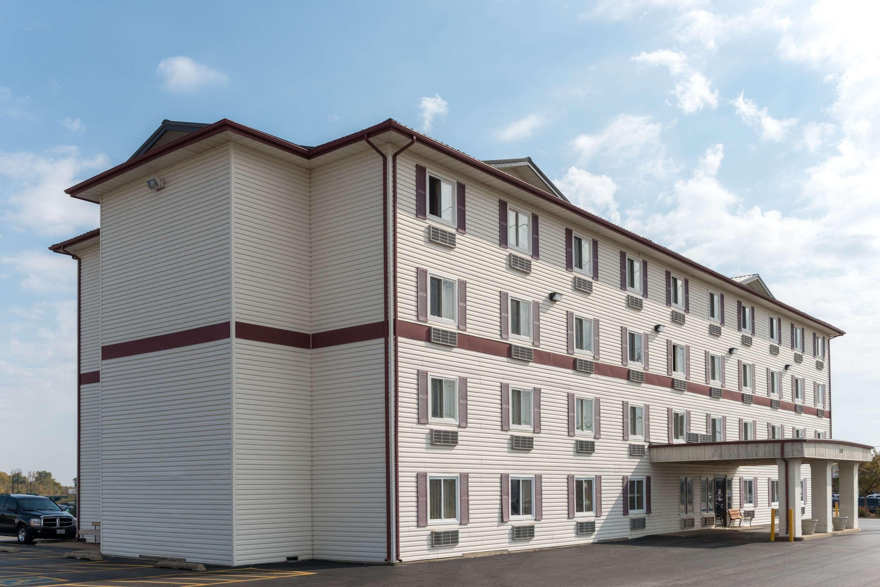 Super 8 By Wyndham Springfield East Hotel Екстериор снимка