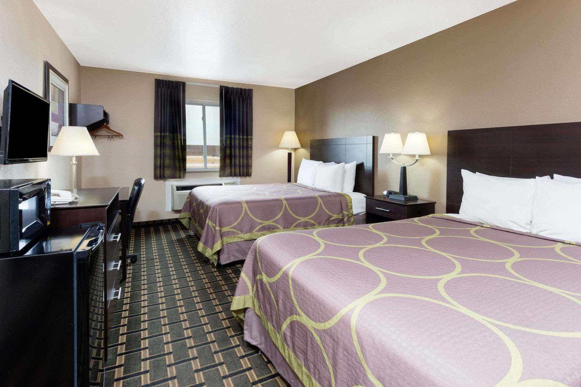 Super 8 By Wyndham Springfield East Hotel Екстериор снимка