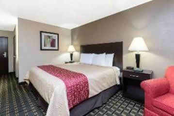 Super 8 By Wyndham Springfield East Hotel Екстериор снимка